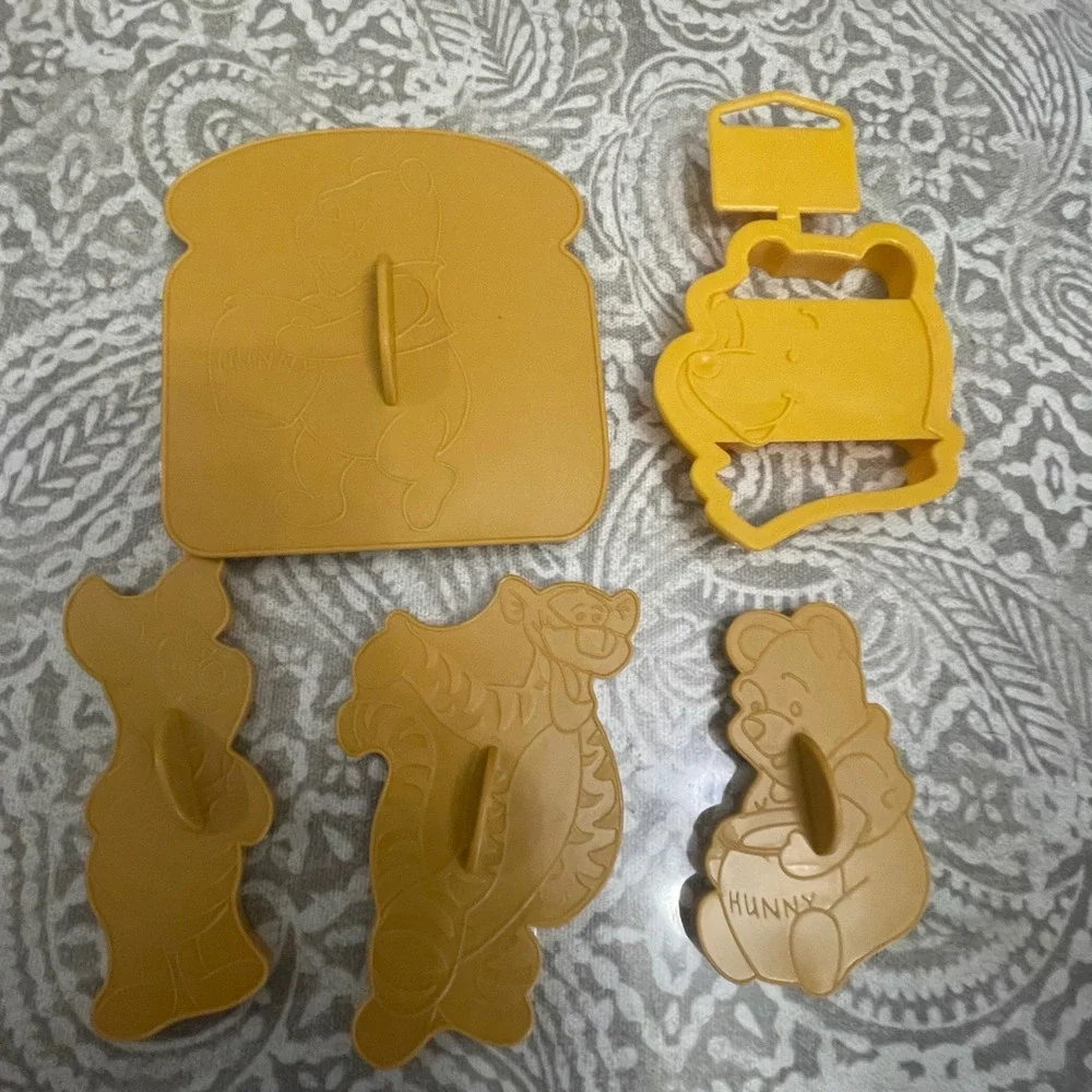 Vintage 1994 Wilton Disney Winnie the Pooh Cookie Cutter Sandwich Press Set 5pc